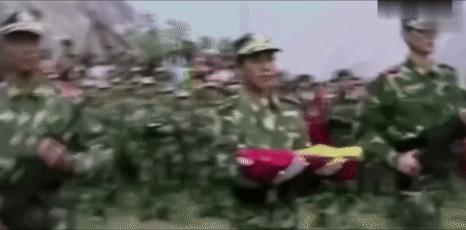 DƬ